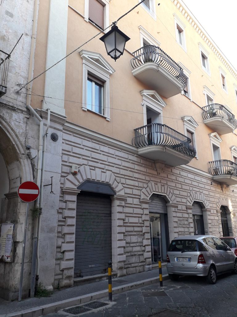 Locale commerciale in vendita a Foggia Via Arpi, 106 – 1 vano + acc